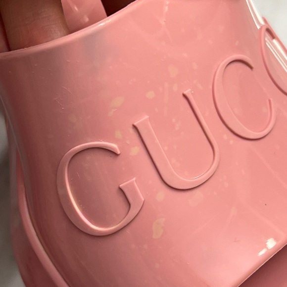Authentic GUCCI
Pink Rubber Slide Heeled Sandals bloggers favorite - Picture 8 of 16